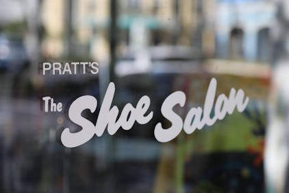 Door sign to Pratts Shoe Salon